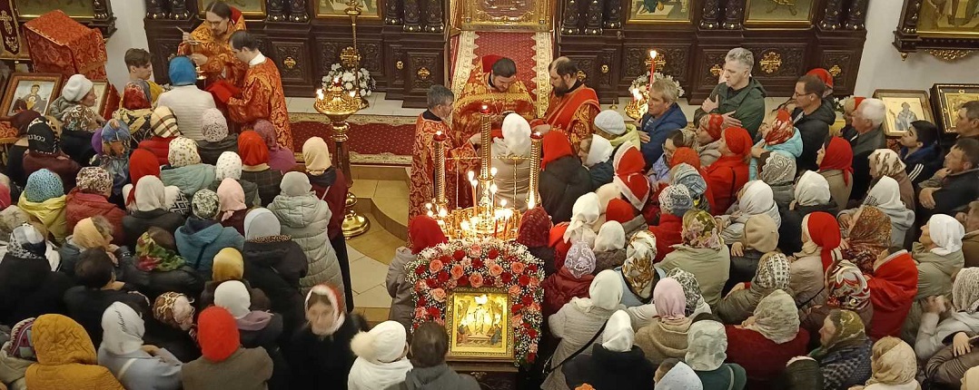 Пасхальное богослужение в храме Рождества Христова