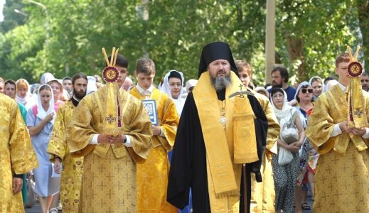 В Балакове прошел крестный ход, посвященный памяти святых благоверных Петра и Февронии Муромских