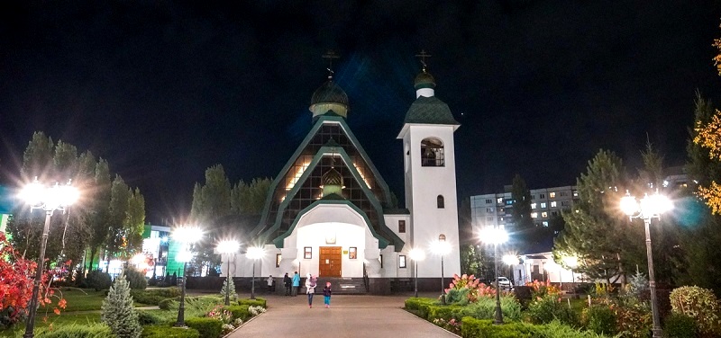 Всенощное бдение в храме в честь Рождества Христова. Архиерейская служба