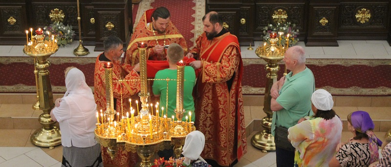 Божественная литургия в храме в честь Рождества Христова