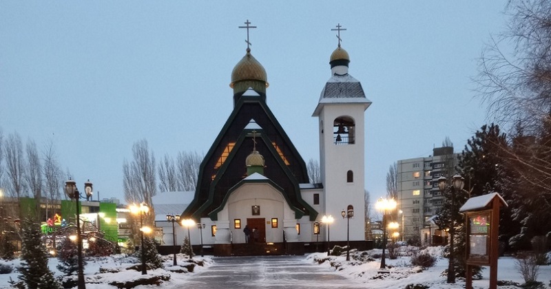 Божественная литургия и Великая вечерня в храме Рождества Христова. Архиерейское богослужение