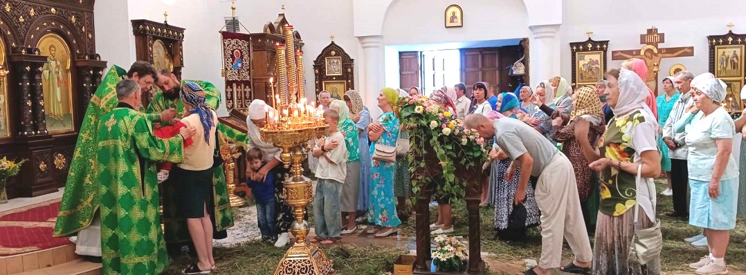 День Святого Духа. Божественная литургия в храме Рождества Христова