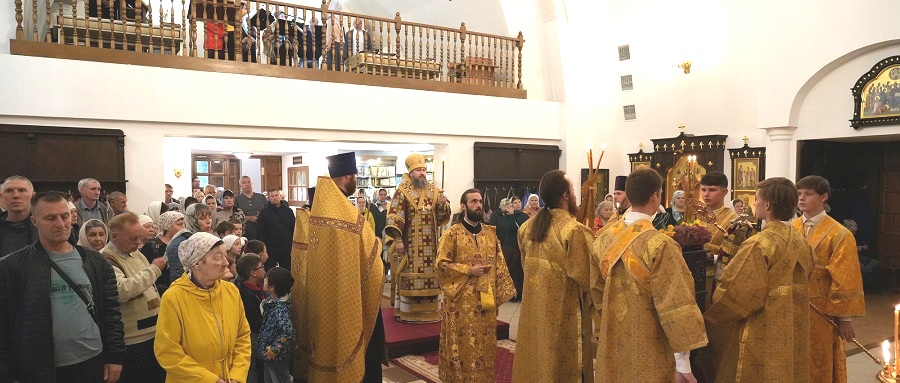 Всенощное бдение в храме в честь Рождества Христова. Архиерейское богослужение