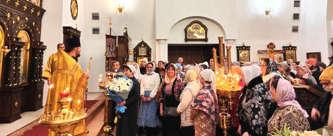 Божественная литургия в день памяти святителя Николая Чудотворца в храме Рождества Христова