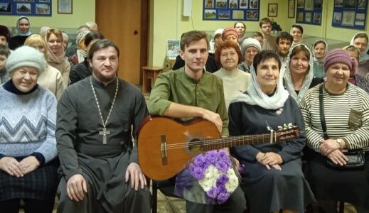 В воскресной школе «Вифлеем» состоялся концерт автора и исполнителя песен-притч Максима Соколова