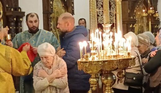 Божественная литургия в храме Рождества Христова в праздник Введения во храм Пресвятой Богородицы