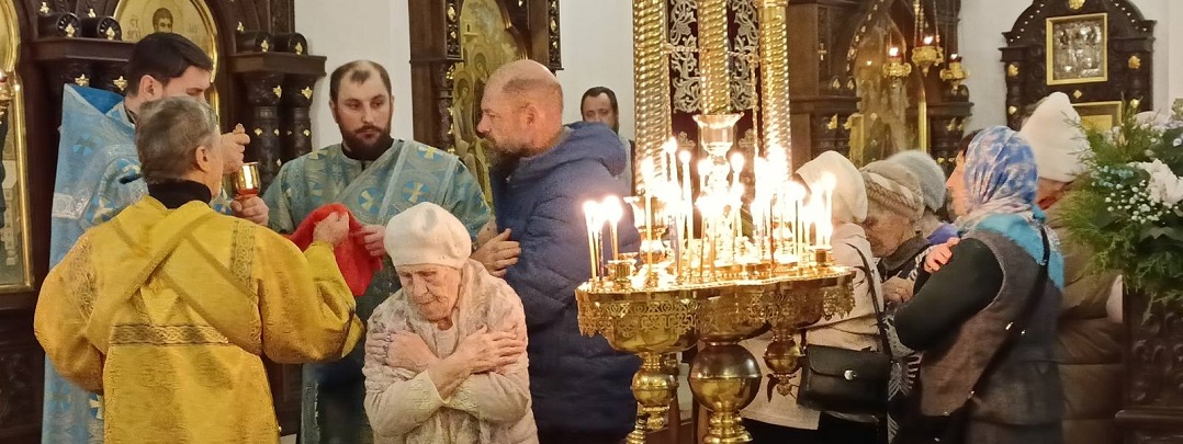 Божественная литургия в храме Рождества Христова в праздник Введения во храм Пресвятой Богородицы