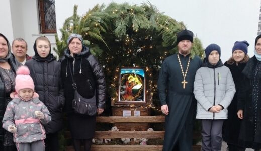 В храме Рождества Христова прошел день причастника для семей с особенными детьми