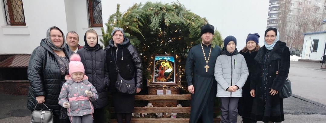 В храме Рождества Христова прошел день причастника для семей с особенными детьми