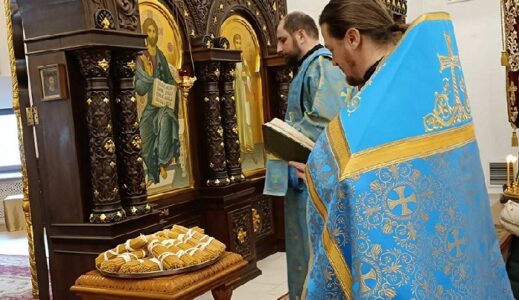 Божественная литургия в храме Рождества Христова в праздник Сретения Господня