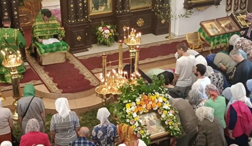 Божественная литургия в день Святой Троицы, Пятидесятницы, в храме Рождества Христова
