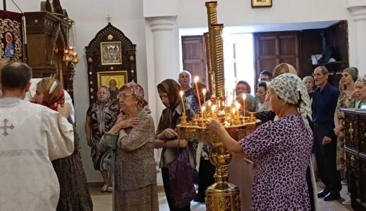 Божественная литургия в Троицкую родительскую субботу в храме Рождества Христова