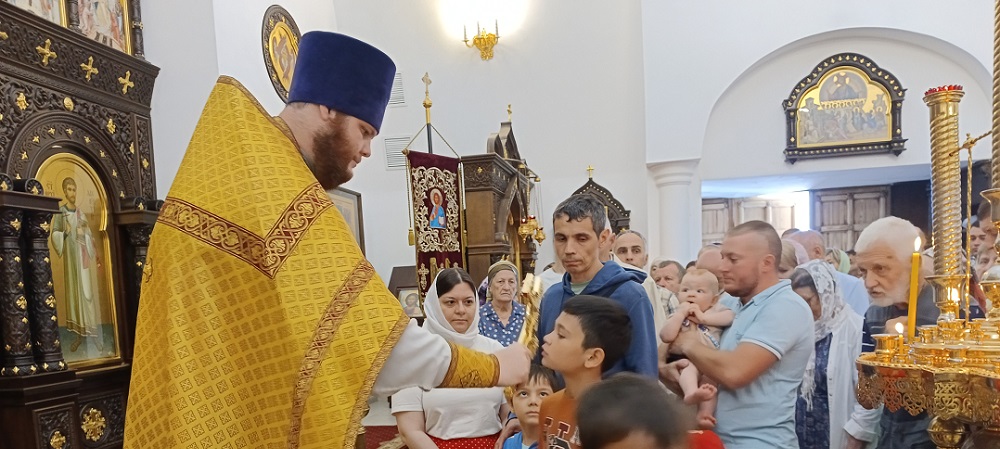 Божественная литургия в Неделю 4-ю по Пятидесятнице в храме Рождества Христова