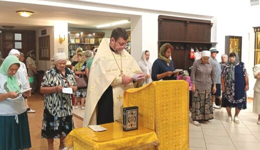 Божественная литургия в храме Рождества Христова в День Крещения Руси