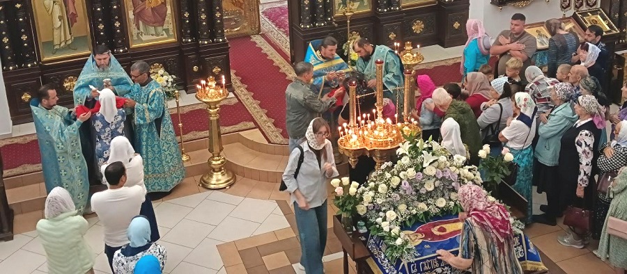 Божественная литургия в праздник Успения Пресвятой Богородицы в храме Рождества Христова