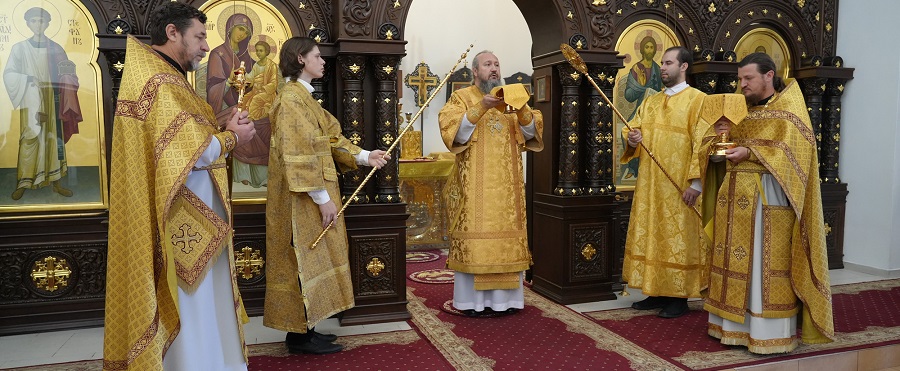 Божественная литургия в Неделю 10-ю по Пятидесятнице в храме Рождества Христова. Архиерейское богослужение
