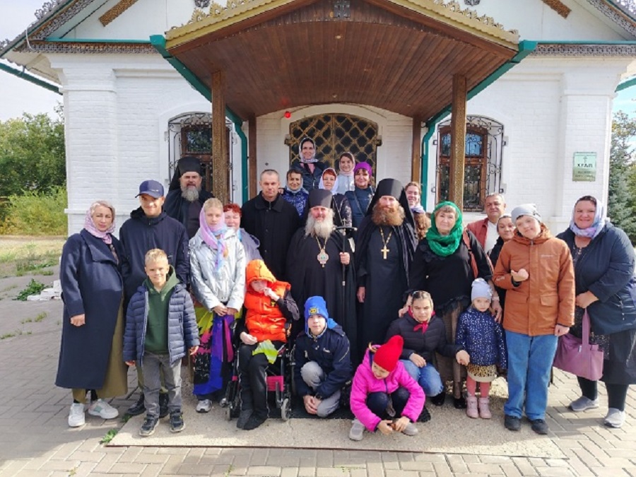 Волонтеры общества «БлагоДарю 64» посетили с экскурсией Иргизский Воскресенский  мужской монастырь