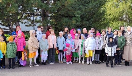 Праздник в честь Дня пожилого человека прошел на территории храма Рождества Христова