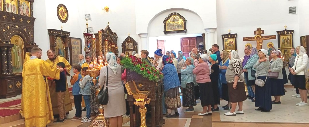 Божественная Литургия в день празднования Собора Саратовских святых в храме Рождества Христова