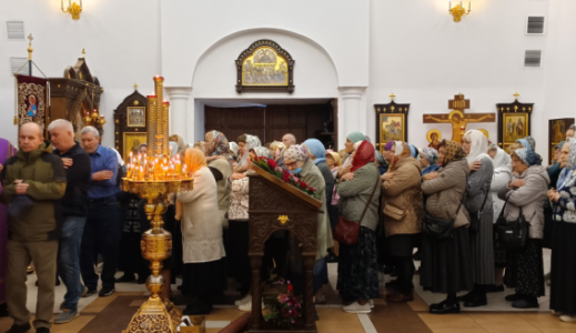 Божественная литургия в праздник Воздвижения Креста Господня