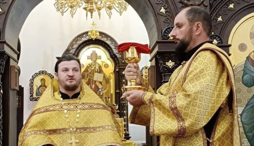 Божественная литургия в Неделю 17-ю по Пятидесятнице в храме Рождества Христова