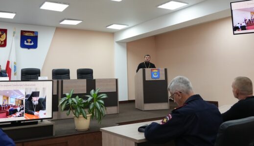 Благочинный Христорождественского округа выступил с докладом на заседании Совета по межнациональным и межконфессиональным отношениям