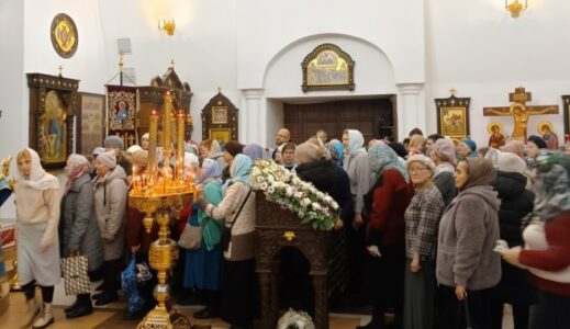 Божественная литургия в день Введения (Входа) во храм Пресвятой Богородицы
