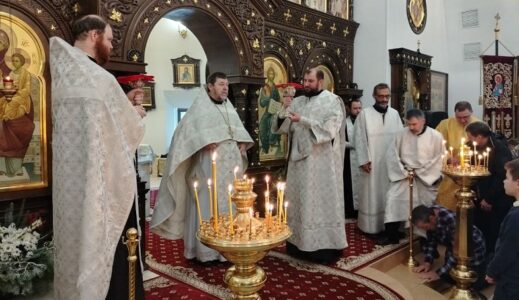 Божественная литургия в престольный праздник в день Рождества Христова