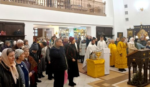 Божественная литургия в Неделю 31-ю по Пятидесятнице в храме Рождества Христова