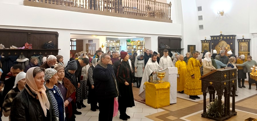 Божественная литургия в Неделю 31-ю по Пятидесятнице в храме Рождества Христова