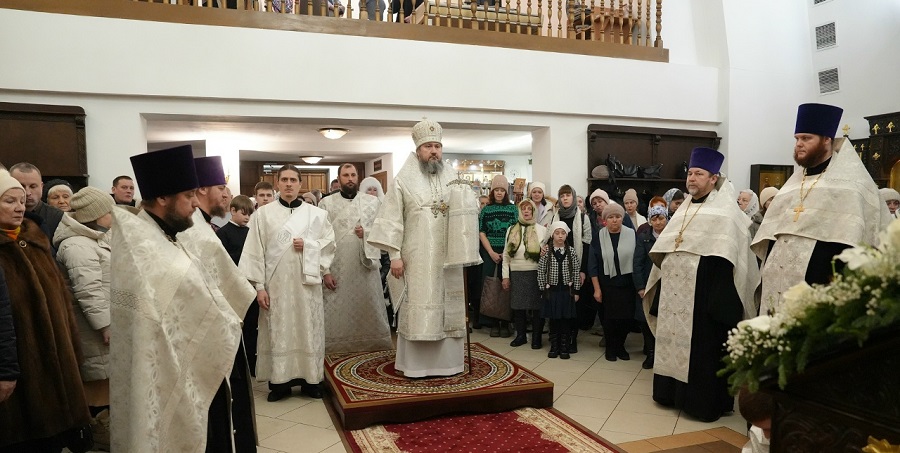 Епископ Варфоломей совершил всенощное бдение в храме Рождества Христова г. Балаково