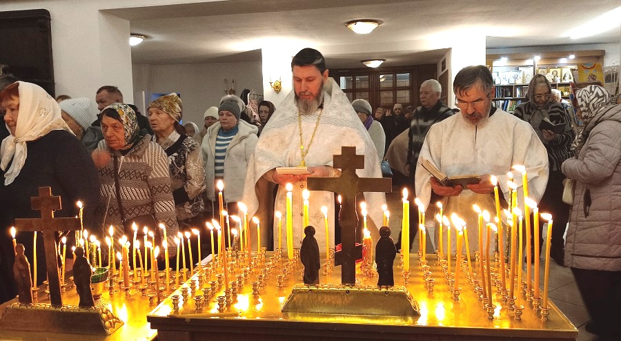 Божественная литургия во Вселенскую родительскую (мясопустную) субботу в храме Рождества Христова