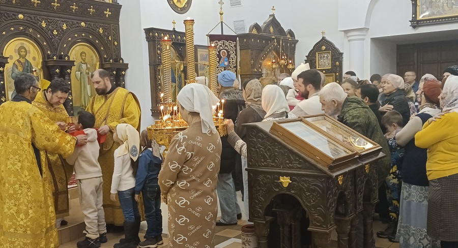 Божественная литургия в Неделю о мытаре и фарисее в храме Рождества Христова