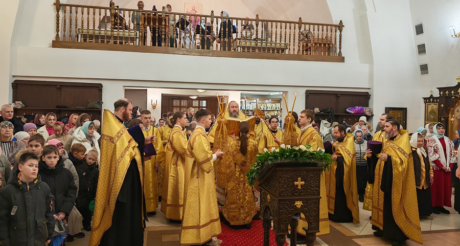 Епископ Варфоломей совершил всенощное бдение в храме Рождества Христова