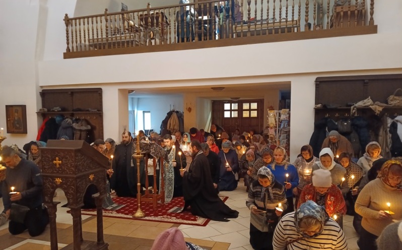 Великое повечерие с чтением Покаянного канона преподобного Андрея Критского в храме Рождества Христова