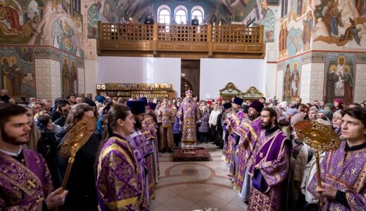 Епископ Варфоломей совершил Божественную литургию в Свято-Троицком кафедральном соборе г. Балаково