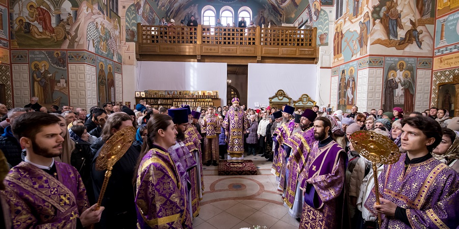 Епископ Варфоломей совершил Божественную литургию в Свято-Троицком кафедральном соборе г. Балаково