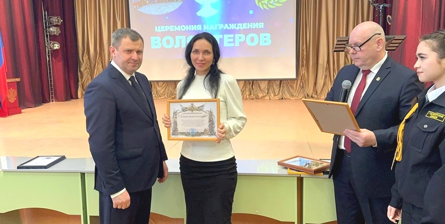 Состоялось награждение волонтеров общества «БлагоДарю 64» за оказание помощи военнослужащим СВО