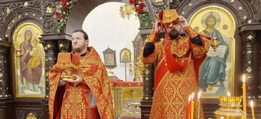 Божественная литургия в Неделю 2-ю по Пасхе, апостола Фомы, в храме Рождества Христова