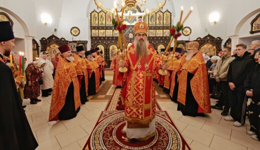 Епископ Иннокентий совершил Великую Пасхальную вечерню в храме Рождества Христова