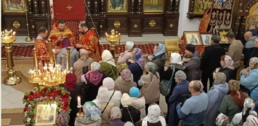 Божественная литургия на Радоницу в храме Рождества Христова