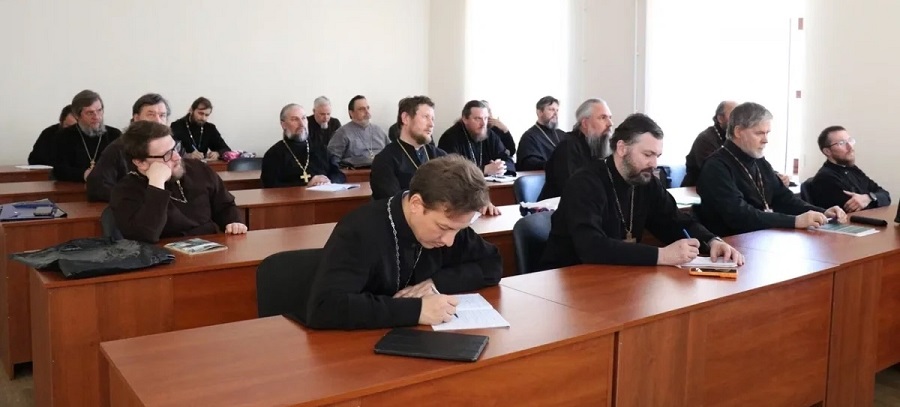 Клирики Балаковской епархии прошли аттестацию слушателей курсов повышения квалификации