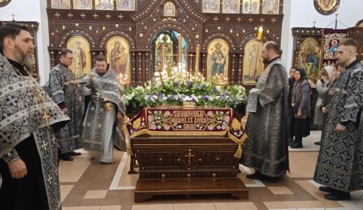 Вечерня с чином выноса Плащаницы Господа нашего Иисуса Христа в храме Рождества Христова