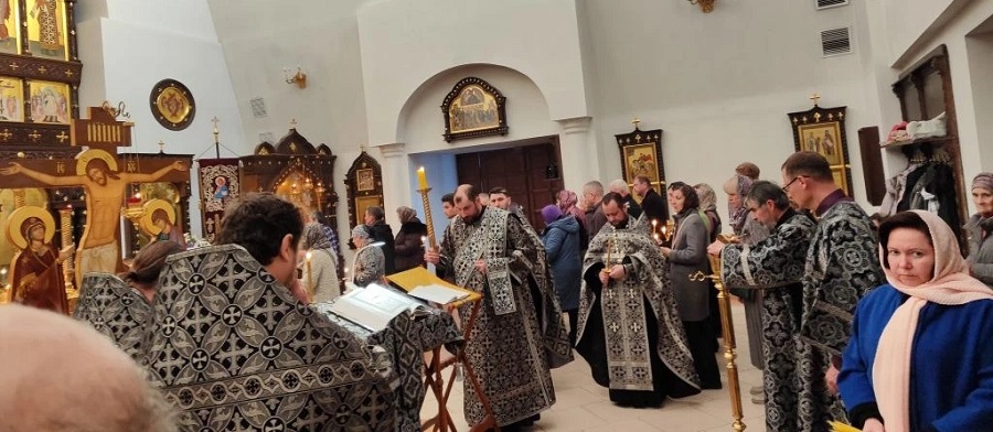 Утреня с чтением 12-ти Страстных Евангелий в храме Рождества Христова