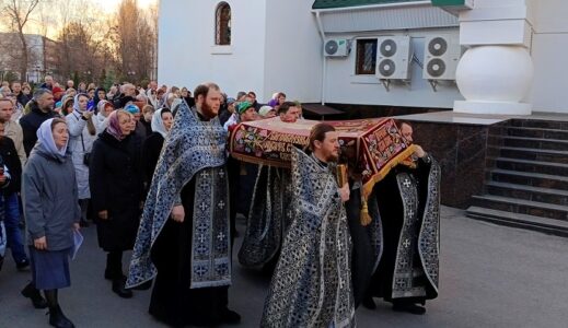 Утреня с чином погребения Плащаницы Господа нашего Иисуса Христа в храме Рождества Христова