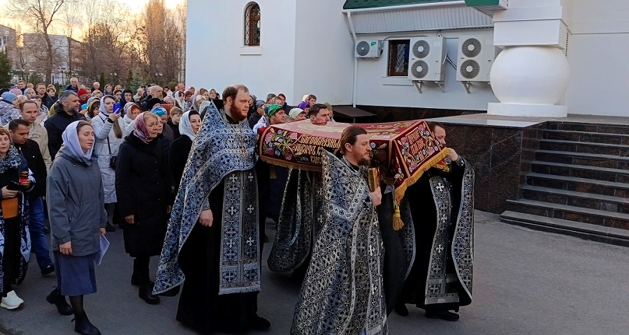 Утреня с чином погребения Плащаницы Господа нашего Иисуса Христа в храме Рождества Христова