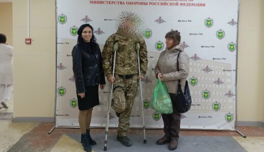 Волонтеры общества «БлагоДарю 64» доставили гуманитарную помощь в госпиталь им. А.А.Вишневского