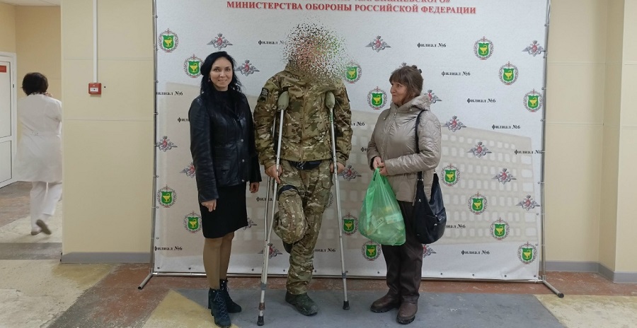 Волонтеры общества «БлагоДарю 64» доставили гуманитарную помощь в госпиталь им. А.А.Вишневского