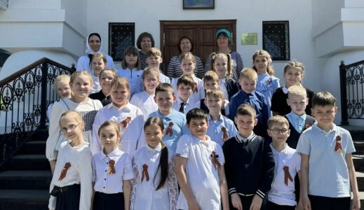 Волонтеры общества «БлагоДарю 64» провели мастер-класс для учащихся школы № 28