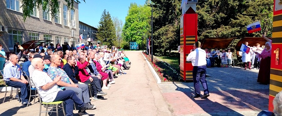 Подопечных Дома-интерната для престарелых и инвалидов поздравили с наступающим Днем Победы